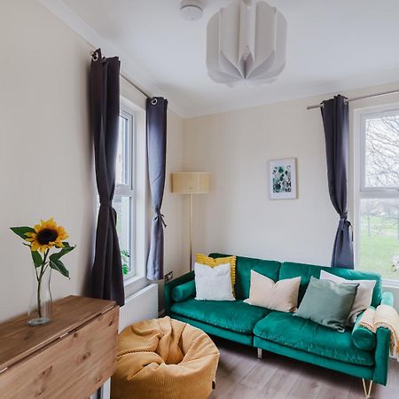 Modern Cosy Corner Flat 3 Bed And Loft Sleep 7 People Apartment London Ngoại thất bức ảnh