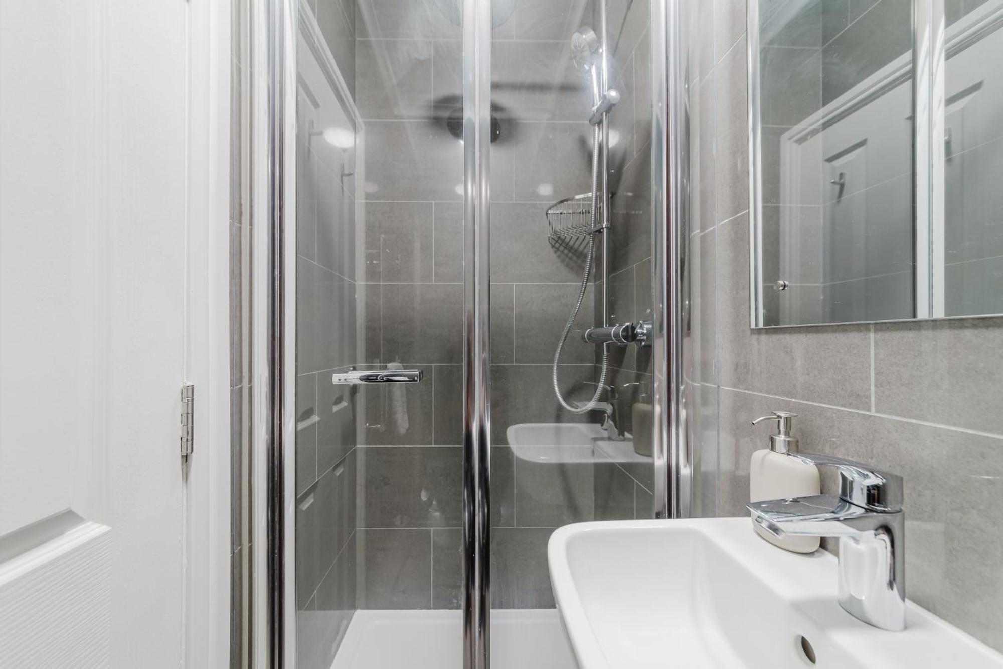 Modern Cosy Corner Flat 3 Bed And Loft Sleep 7 People Apartment London Ngoại thất bức ảnh