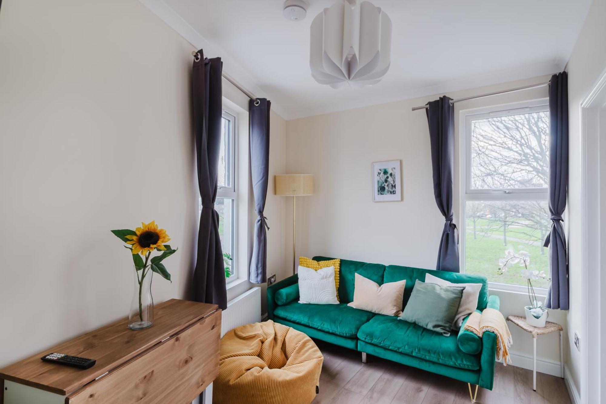 Modern Cosy Corner Flat 3 Bed And Loft Sleep 7 People Apartment London Ngoại thất bức ảnh
