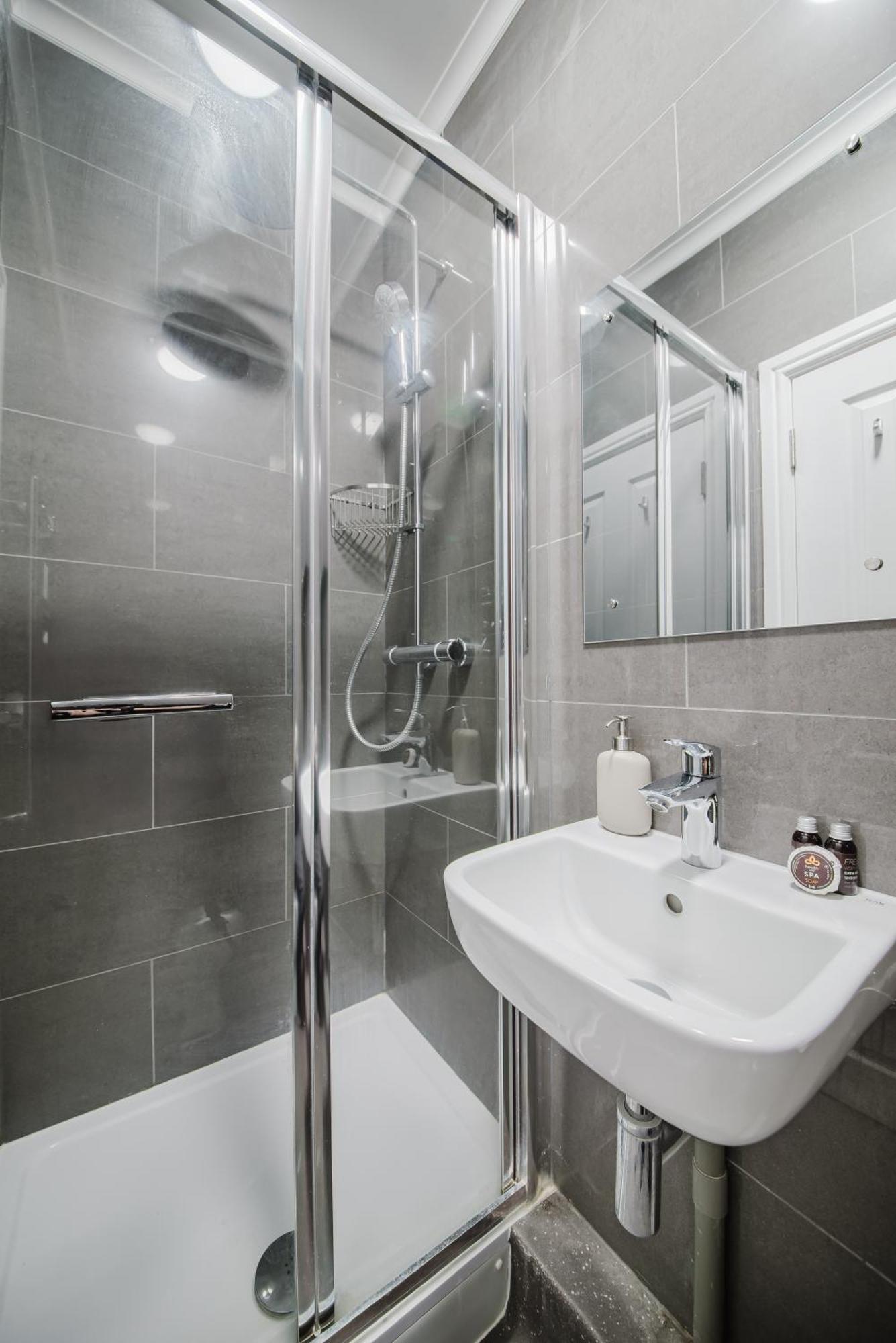 Modern Cosy Corner Flat 3 Bed And Loft Sleep 7 People Apartment London Ngoại thất bức ảnh