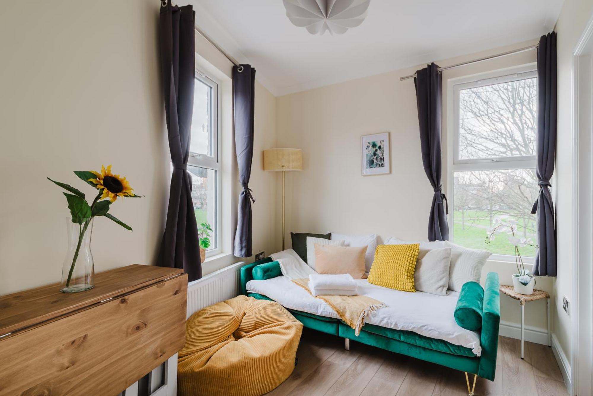 Modern Cosy Corner Flat 3 Bed And Loft Sleep 7 People Apartment London Ngoại thất bức ảnh