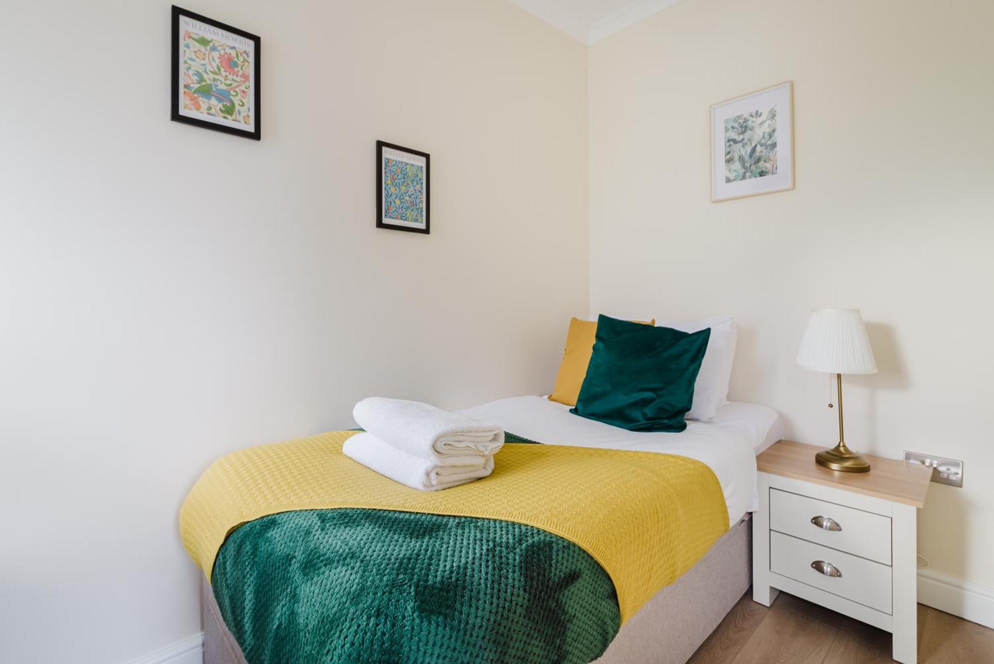 Modern Cosy Corner Flat 3 Bed And Loft Sleep 7 People Apartment London Ngoại thất bức ảnh